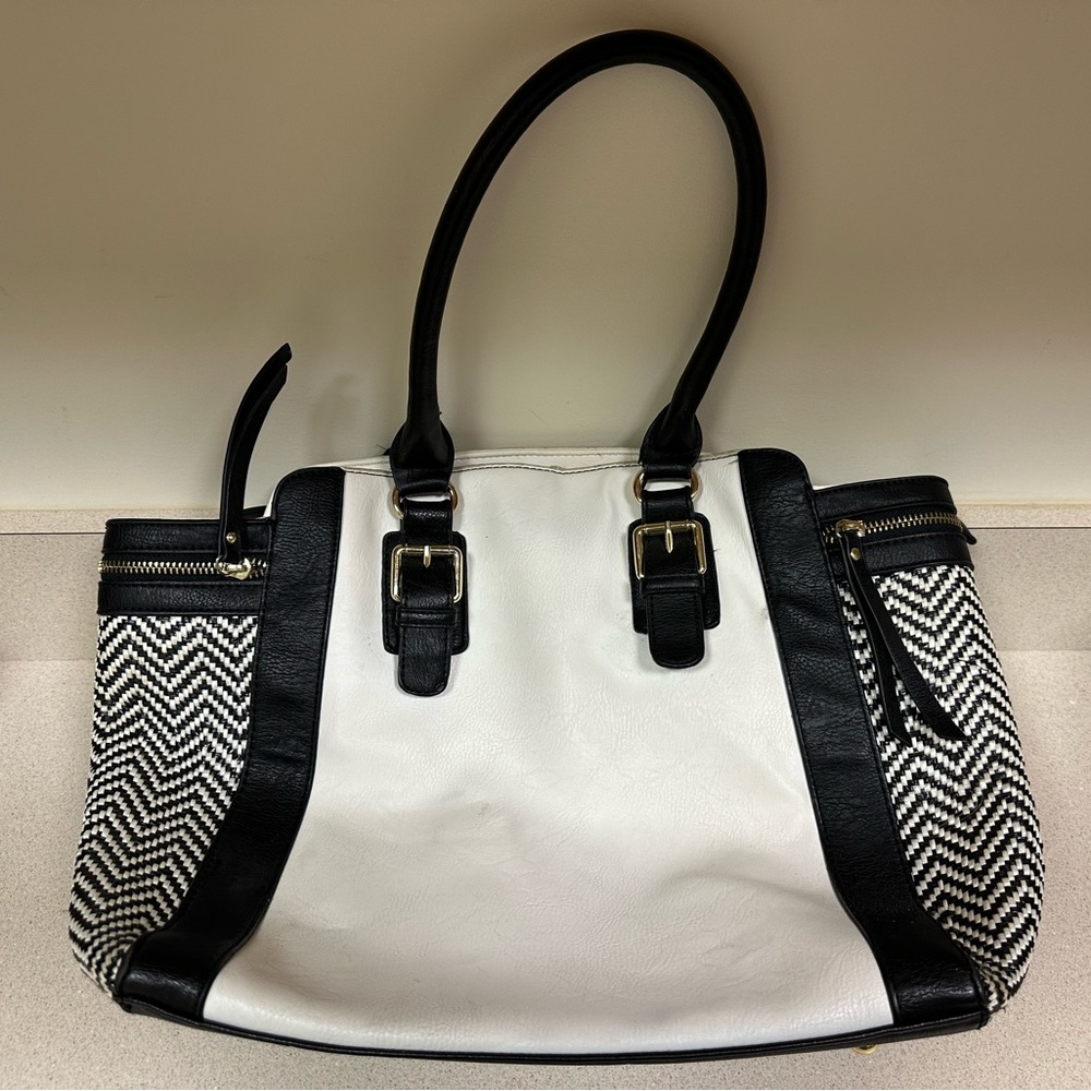 Charming Charlie Women’s Purse Handbag Black White Zippered